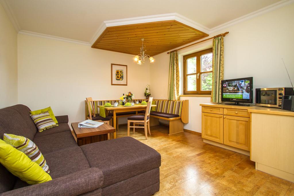Ferienhaus Niedermoser Леоганг Номер фото